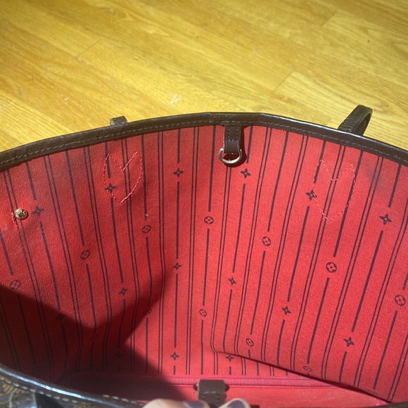 Louis Vuitton Neverfull MM - Picture 11 of 12